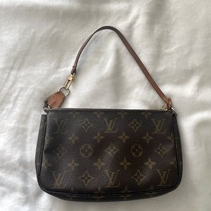 Louis Vuitton Monogram Pouchette. (6/10) Fair condition.